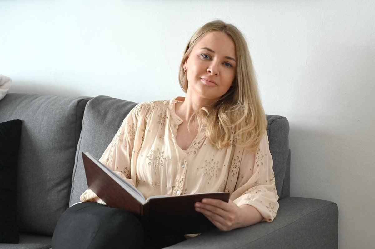 Marija Soldo, portret s knjigom